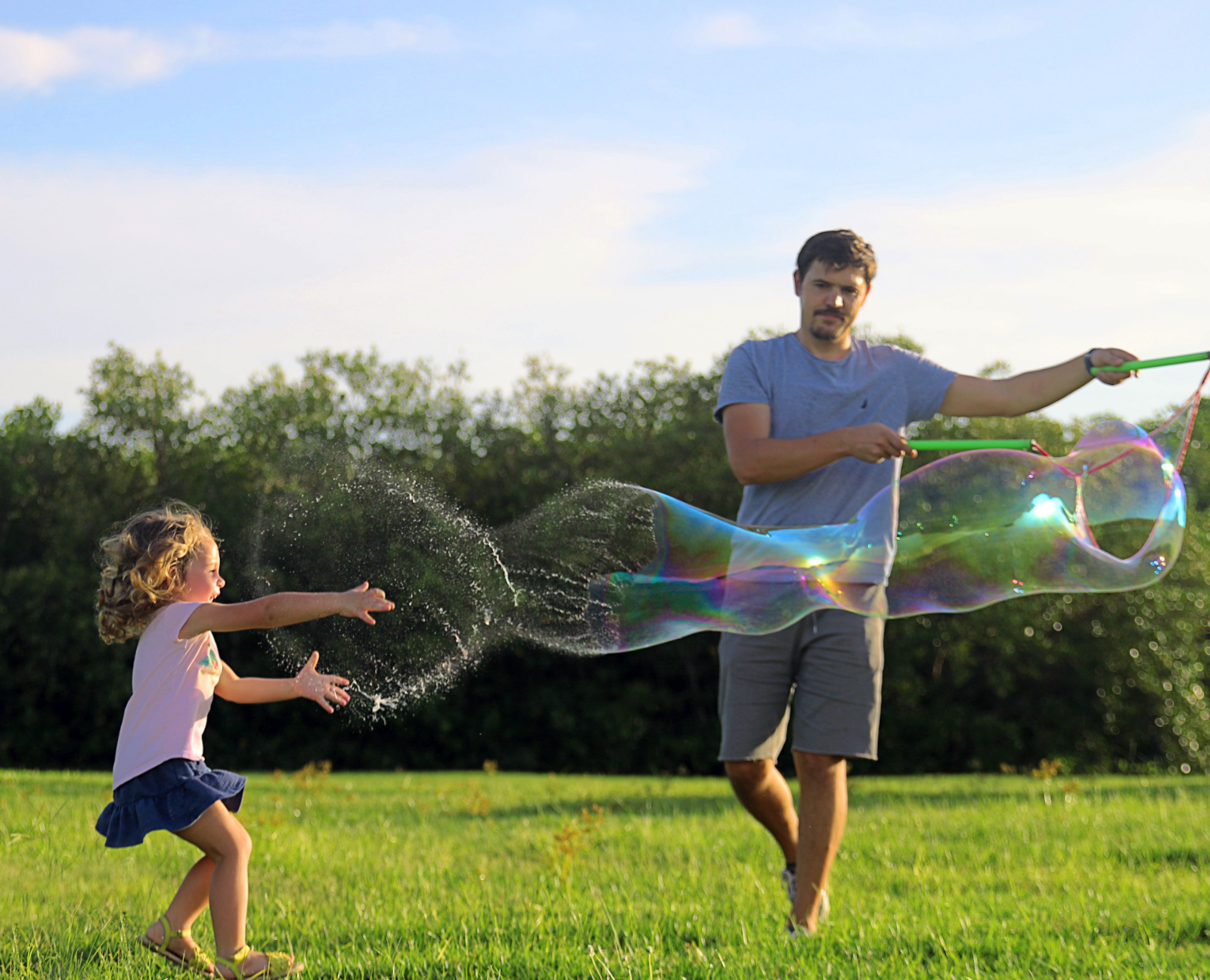 WOWmazing Giant Bubble Kit: Big Bubble Wands & Concentrate! – Riley Reigh /  Mod Market